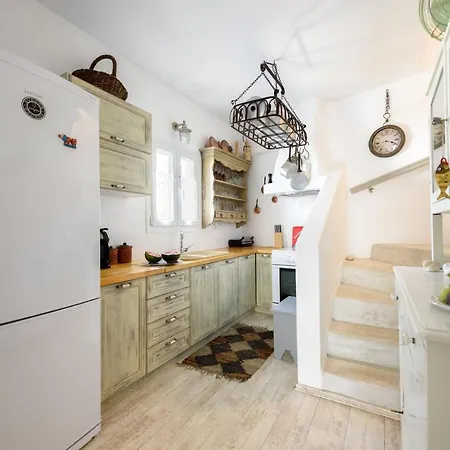 Hara's In , Paros Nausa