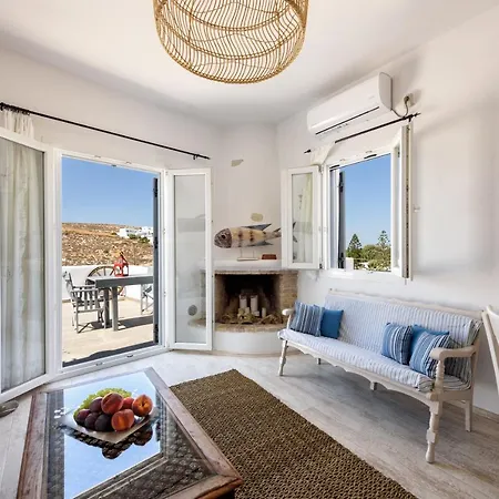 Hara's In , Paros Nausa