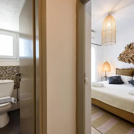 Hara's In , Paros * Nausa