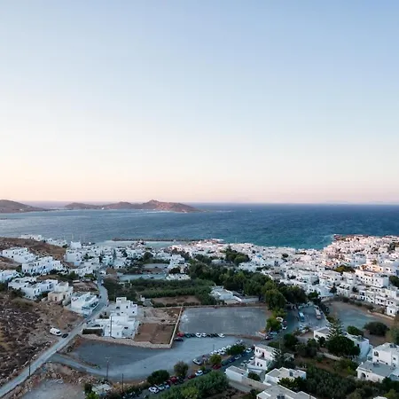 Hara's In , Paros * Nausa