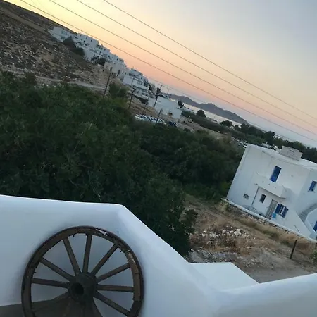 Hara's In , Paros