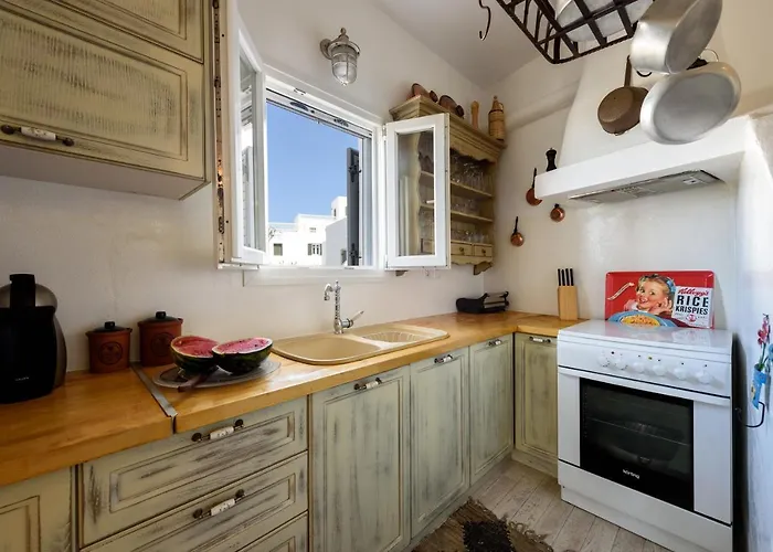 Hara's In , Paros * Naousa (Paros)