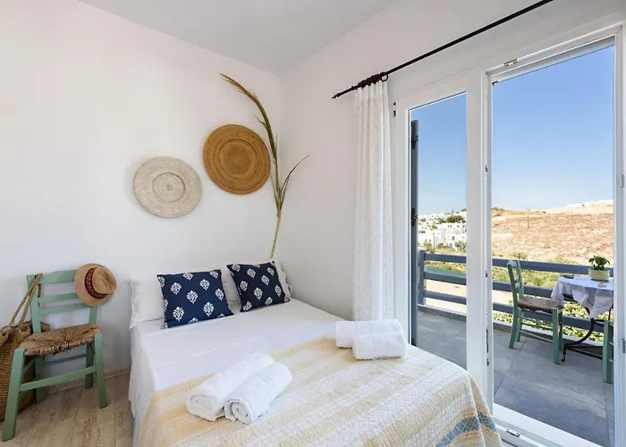 Hara's In , Paros * Naousa (Paros)