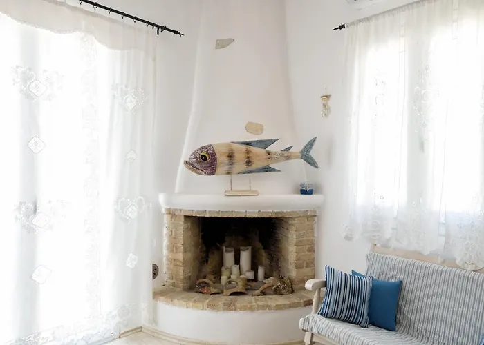 Hara's In , Paros * Naousa (Paros)