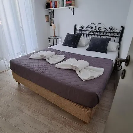Hara's In , Paros بيت للعطل *