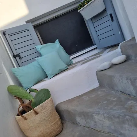 Hara's In , Paros * ناوسا