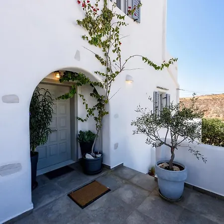 Hara's In , Paros *