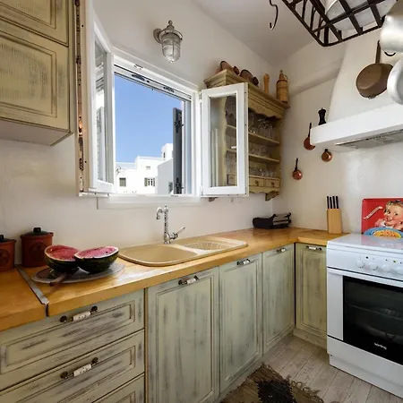 Hara's In , Paros * Naousa (Paros)