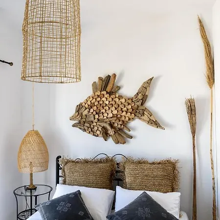 Hara's In , Paros * Naousa (Paros)