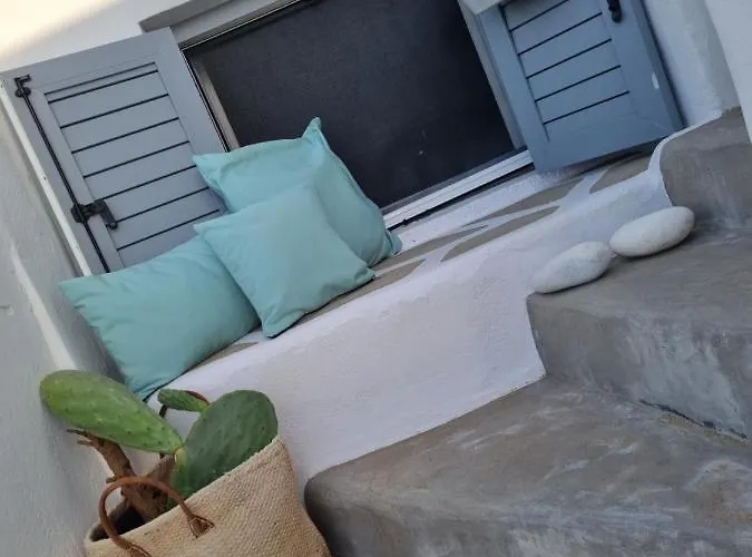 Hara's In , Paros * Nausa