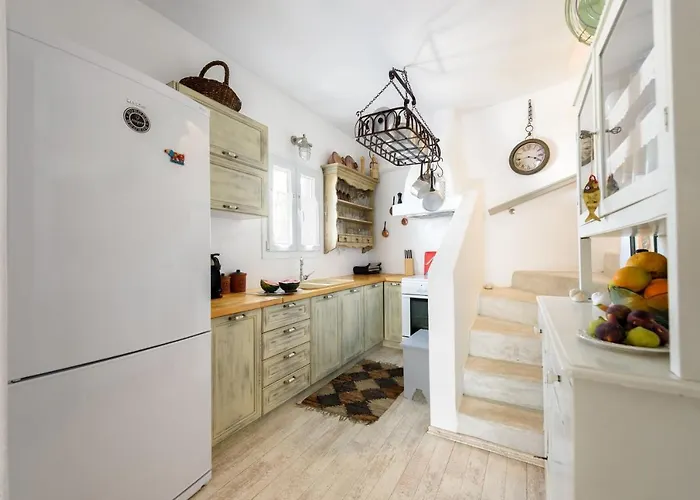 Hara's In , Paros Nausa