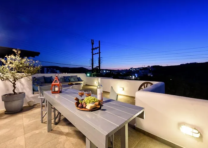 Hara's In , Paros Nausa