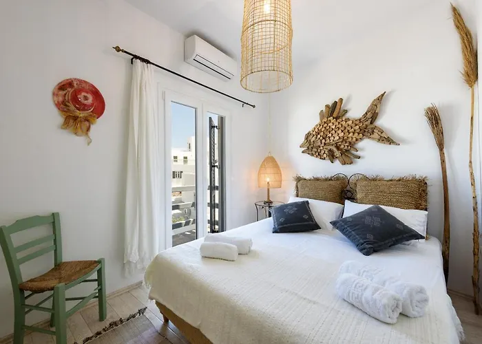 Hara's In , Paros Nausa