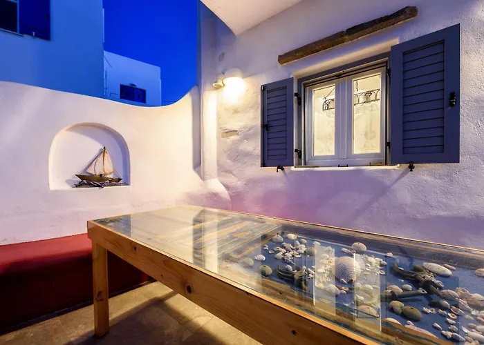 Hara's In , Paros Nausa