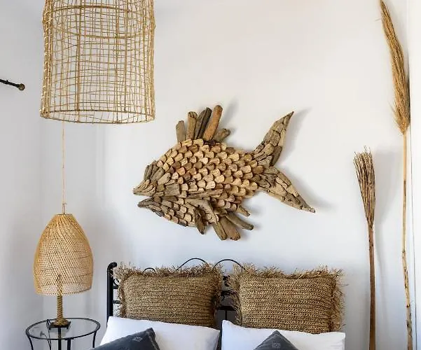 Hara's In , Paros * Nausa